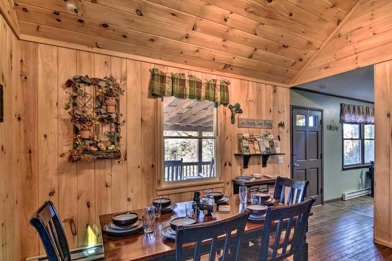 Holiday home Natures Retreat With Hot Tub 7 Mi To Bryson Whittier